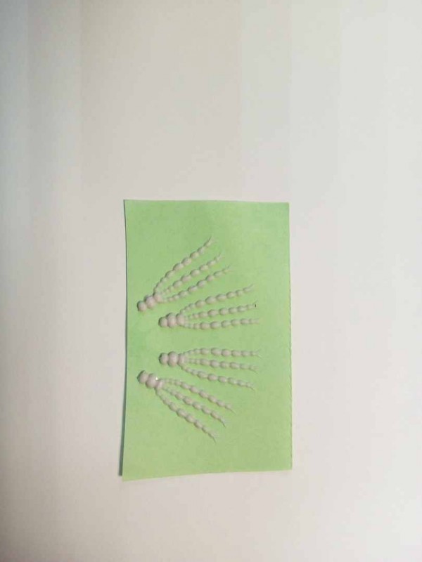 Мотыль "в кисточках" белый 4шт дл.30мм